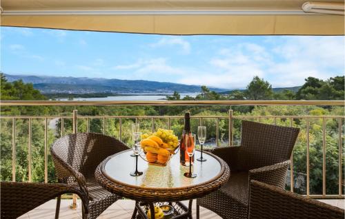 Cizici Apartment | Beautiful Apartment In Cizici With Kitchen