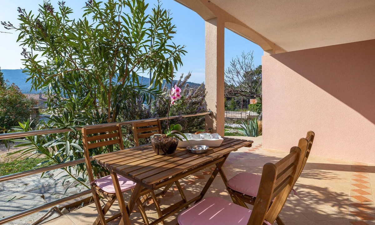 Cres Apartment | Beautiful apartment in Cres with WiFi