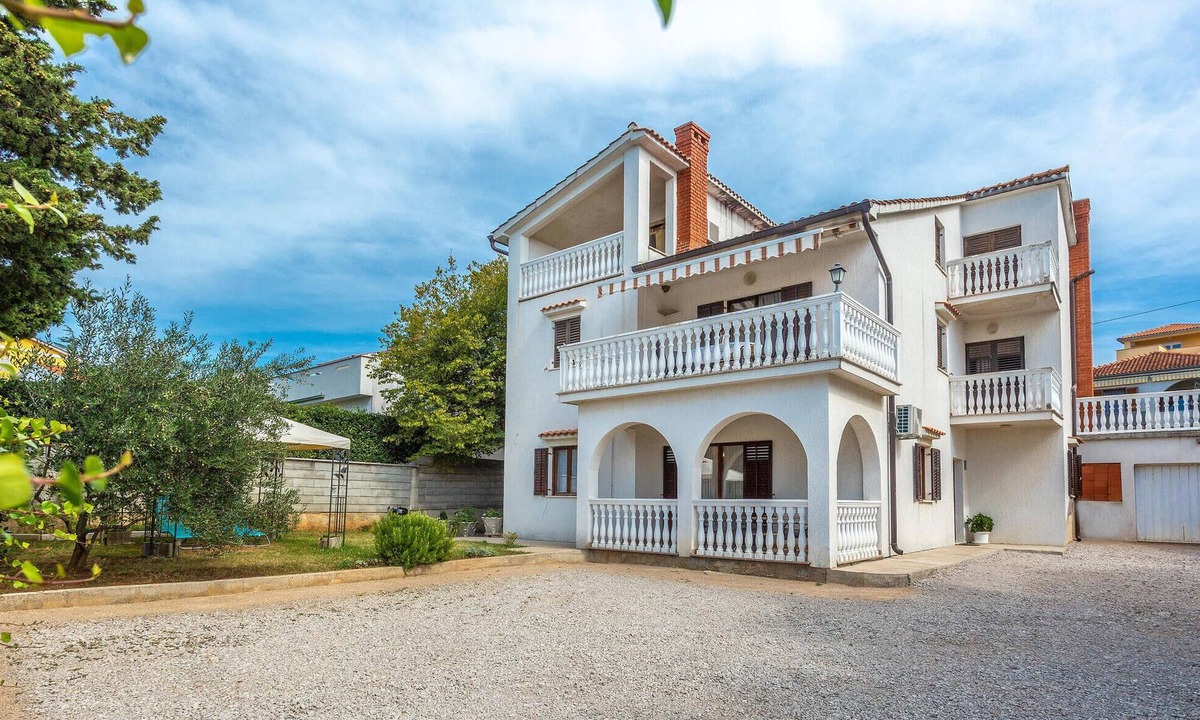 Omisalj Apartment | Beautiful apartment in Omisalj with WiFi
