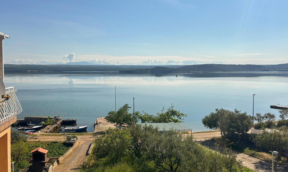 Raslina Apartment | Beautiful apartment in Raslina with WiFi