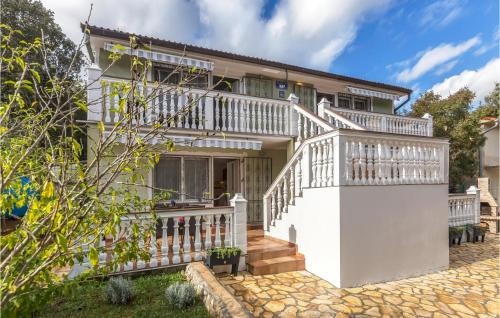 Pavicini Apartment | Beautiful Apartment In Pavicini With Wifi