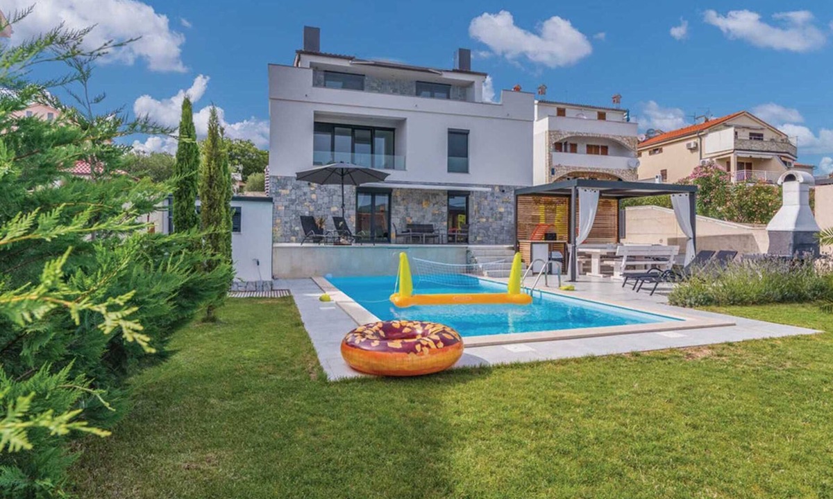 Kornic Villa | Beautiful holiday house ELEGANCE with heated pool