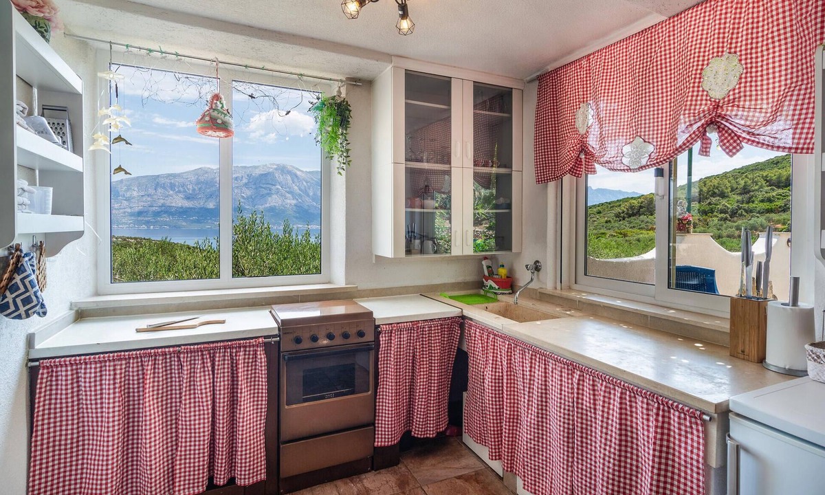 Novo Selo House | Beautiful home in Novo Selo with house sea view