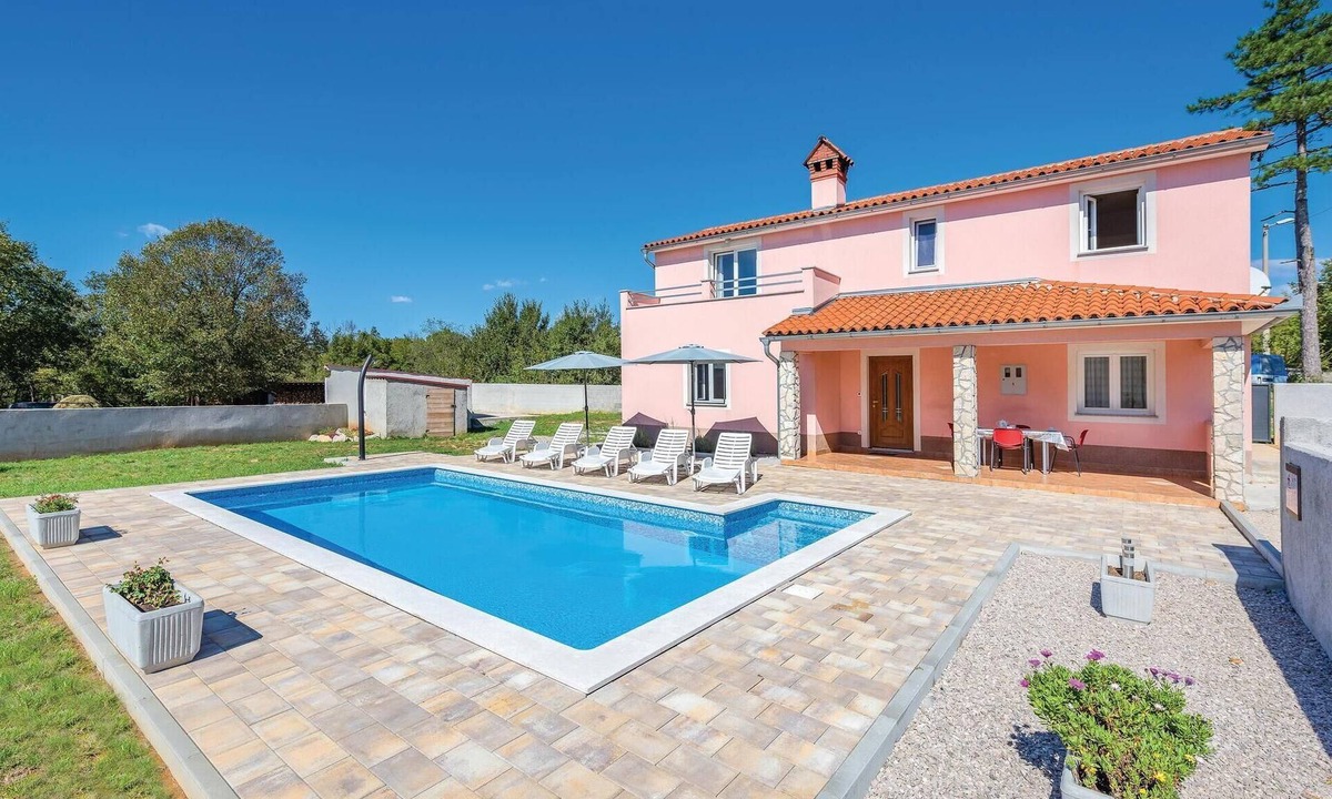 Vozilici House | Beautiful home in Plomin