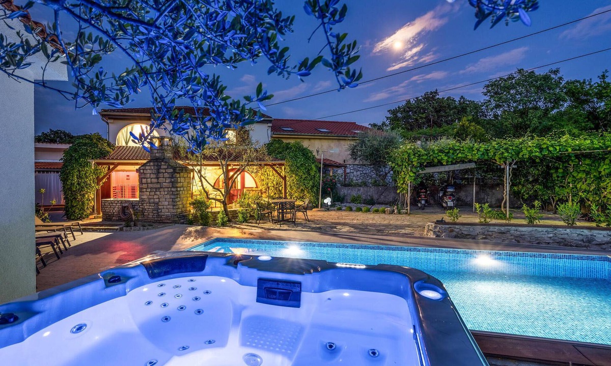 Rasopasno House | Beautiful home in Rasopasno with sauna