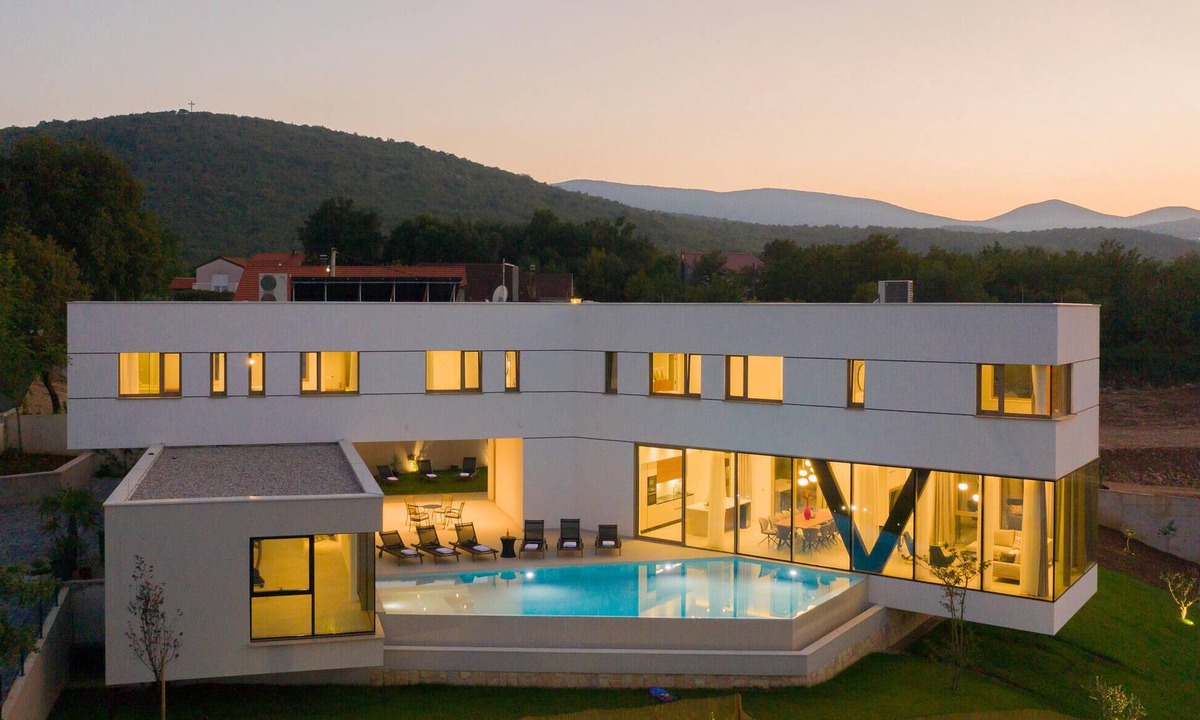 Zmijavci House | Beautiful home in Zmijavci with sauna