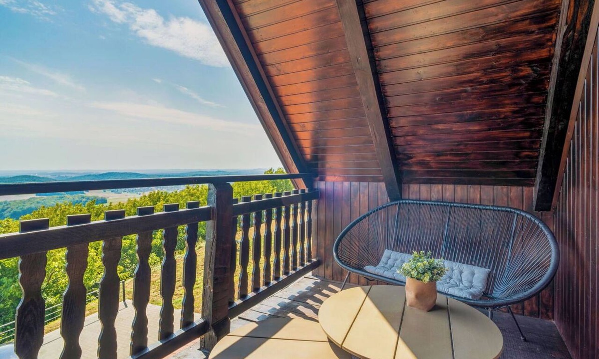 Kalnik House | Beautiful private villa for 6 guests with A/C, pool, WIFI, TV and terrace