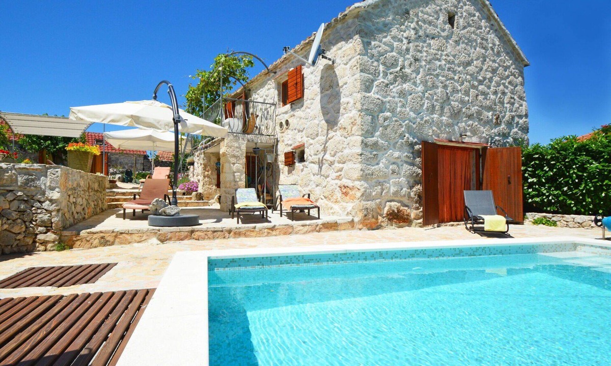 Seget House | Beautiful private villa for 5 people with private pool, A/C, WIFI, TV, terrace and panoramic view
