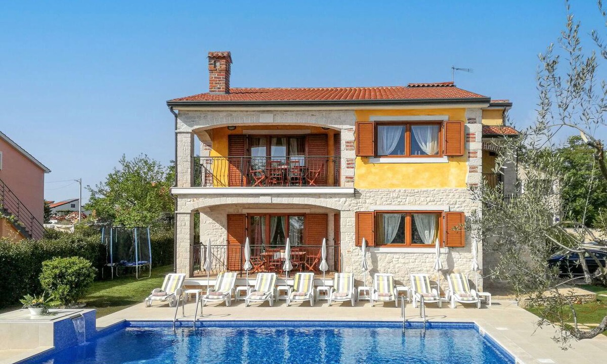 Buici House | Beautiful private villa for 10 guests with A/C, WIFI, private pool, TV, terrace and pets allowed