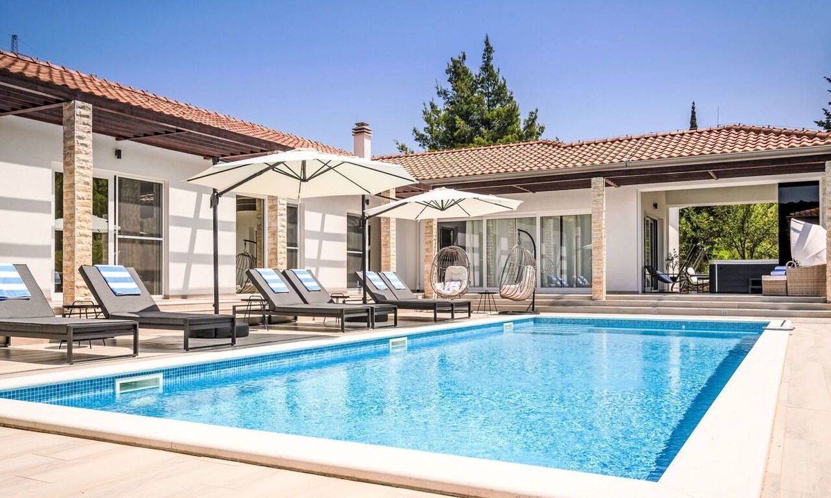 Sibenik House | Beautiful private villa with private pool, hot tub, A/C, WIFI, TV, terrace and pets allowed