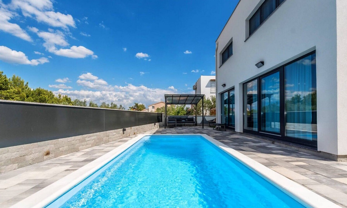 Srima Villa | Beautiful Sandy Bay Villa