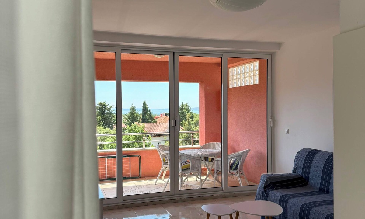 Kampor House | Beautiful, spacious apartment with sea views and a large terrace.