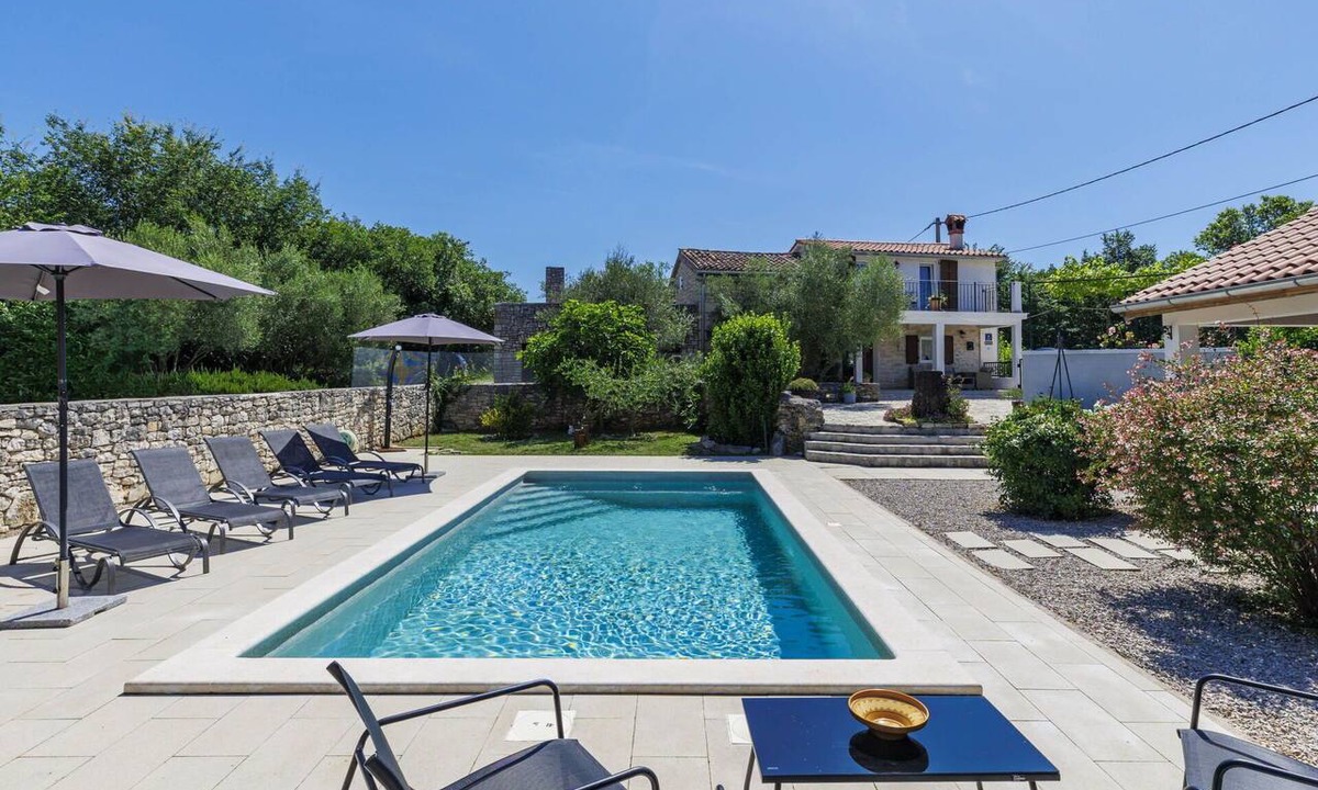 Paradiz House | Beautiful villa for 4 guests with WIFI, private pool, A/C, TV and terrace