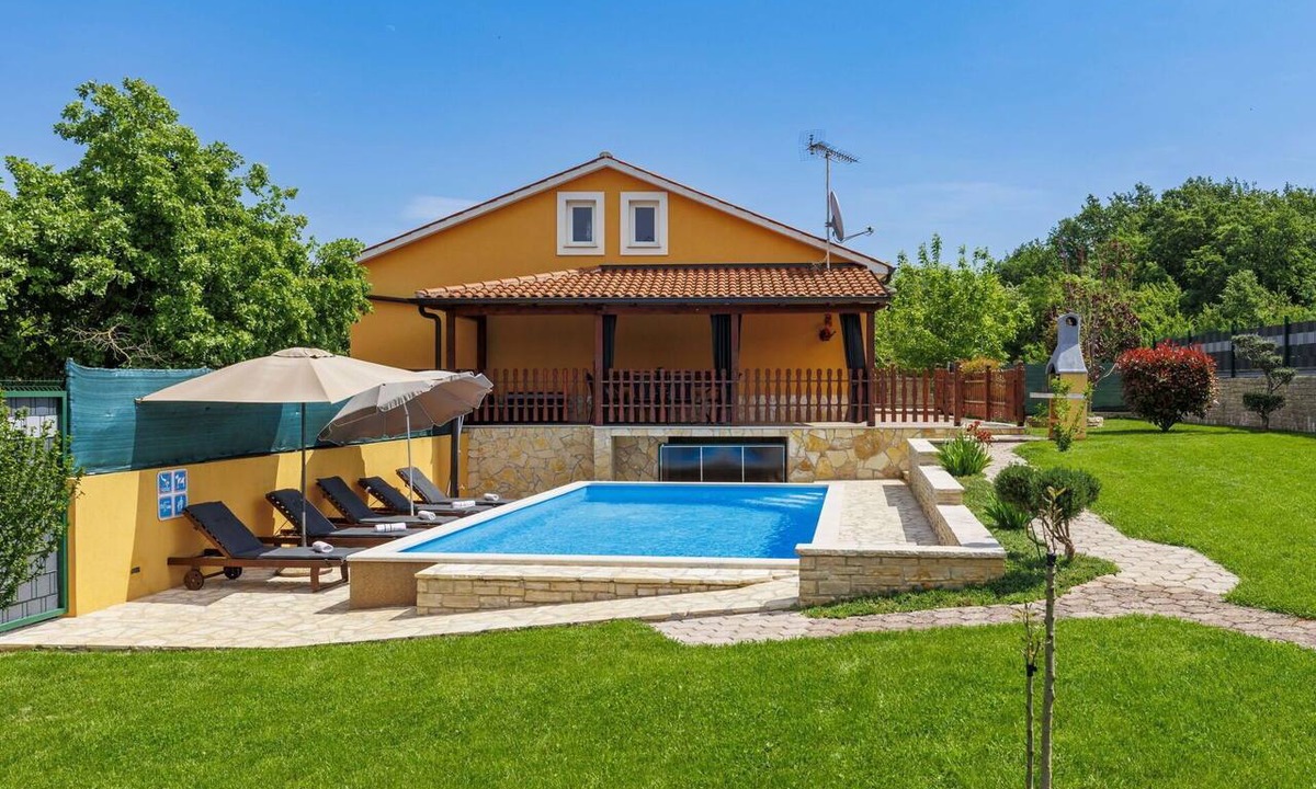 Rakotule House | Beautiful villa for 5 people with WIFI, A/C, private pool, TV, terrace and pets allowed