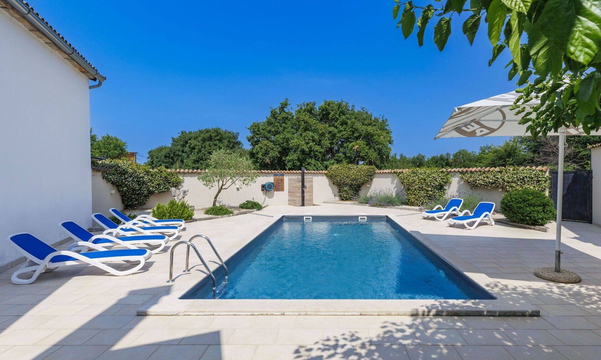 Nova Vas House | Beautiful villa for 8 guests with private pool, A/C, WIFI, TV and terrace