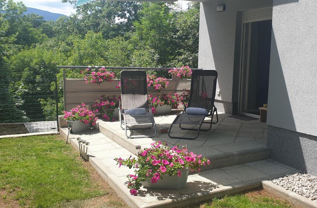 Mucici Apartment | Birdsong Getaway a peaceful, pet-friendly base for exploring