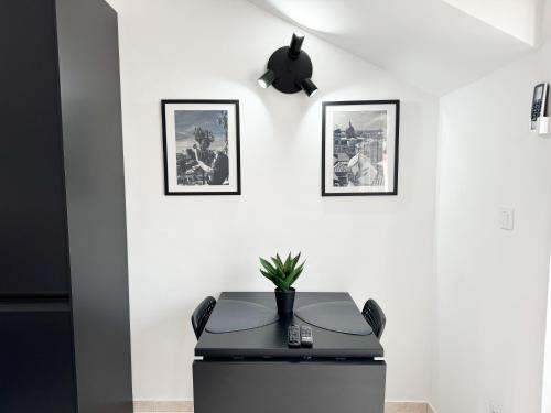 Gorica Apartment | Black n’ White