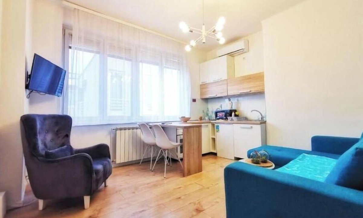 Old Town Apartment | Blue & Rose Cozy | Heart of Sarajevo | Quiet Stay Self Check-in Elevator