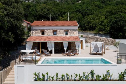 Bribir House | Casa di Nika Stone Villa with Pool & Jacuzzi