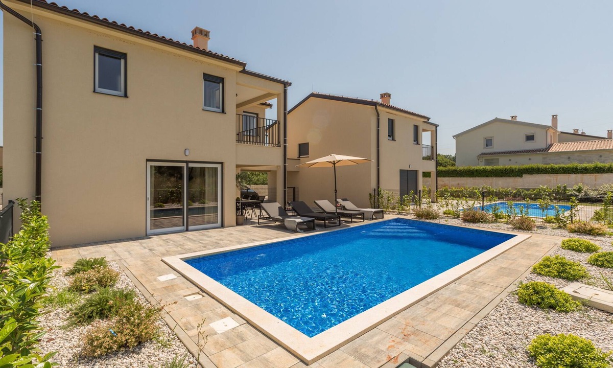 Tar House | Casa Rilassante Nera mit Privatem Pool
