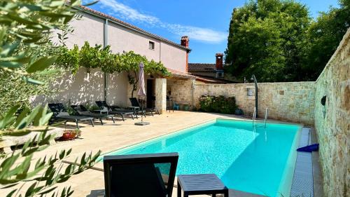 Buici Apartment | Casa Rustica Authentic Istrian Villa with Saltwater Pool