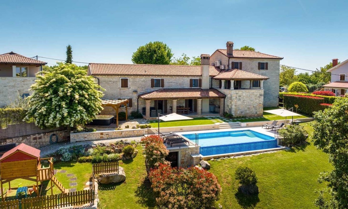 Jakovici Villa | Casa Serena – Your Istrian Paradise with Pool, Jacuzzi & Playground