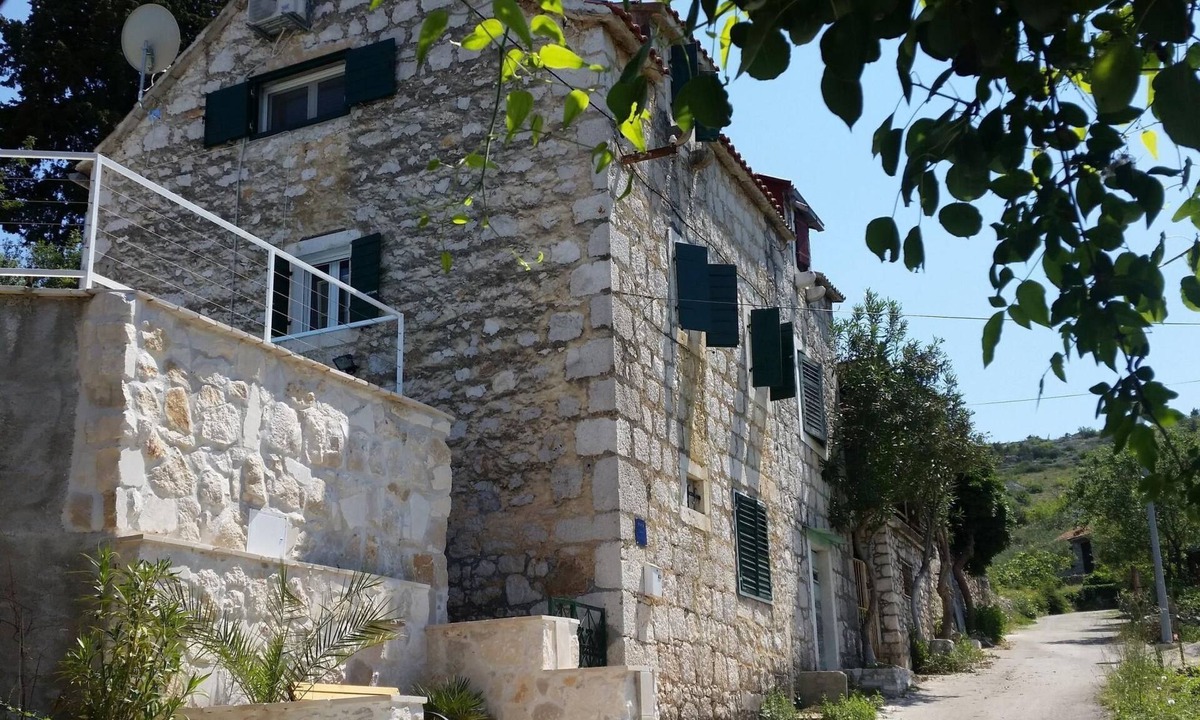 Bobovisca House | Charmantes Steinhaus mit Pool und Panoramablick by Interhome
