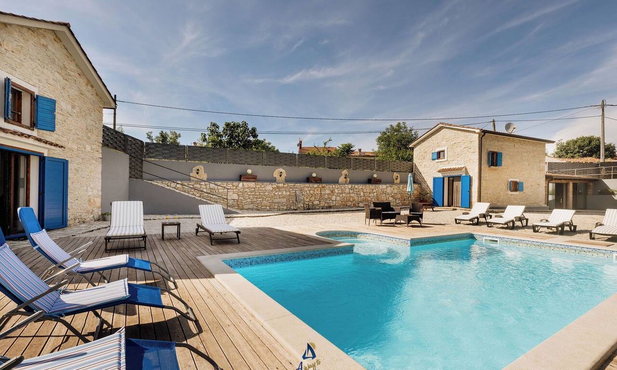 Bibici Villa | Charming 4-BR Spa Villa with Pool & playground