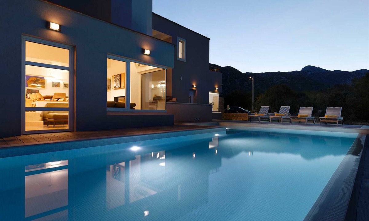 Zagvozd Villa | Charming 4-BR Villa Getaway for 8, with stunning view and heated pool