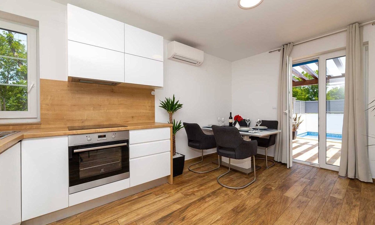 Rasopasno Apartment | Charming apartment Siesta with swimming pool