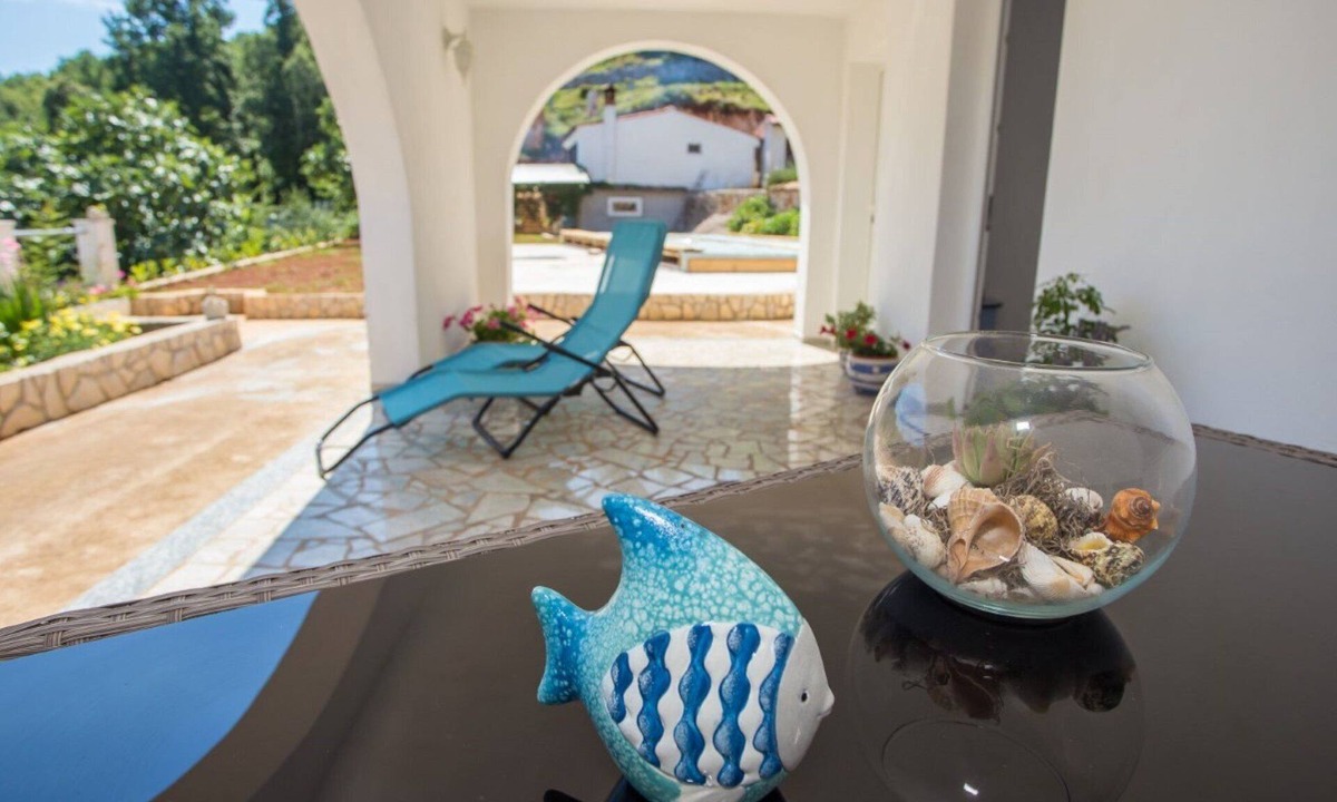 Zagore Apartment | Charming Brsec Apartment With Shared Pool