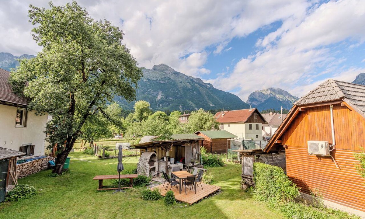 Cezsoca House | Charming house in Čezsoča near Bovec with mountain views. Sleeps up to 7 guests in 3 bedrooms and sofa bed. First-floor apartment close to the Soča River, shops, hiking trails, cycling routes and outdoor adventures.
