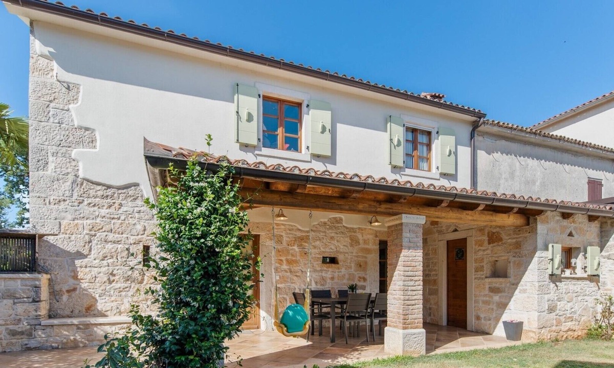 Brecevici Villa | Charming Villa Banko with a beautiful garden