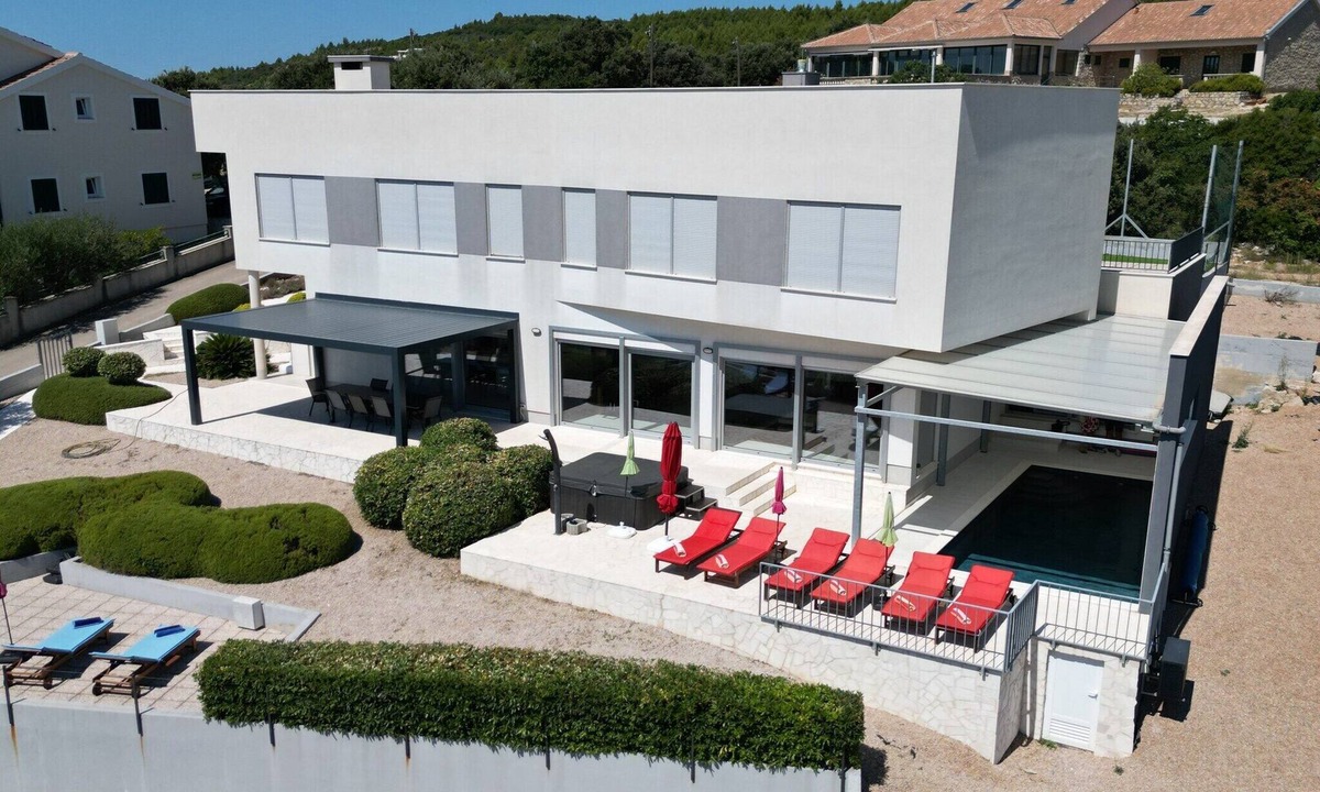 Municipality of Posedarje Villa | Charming Villa with heated pool