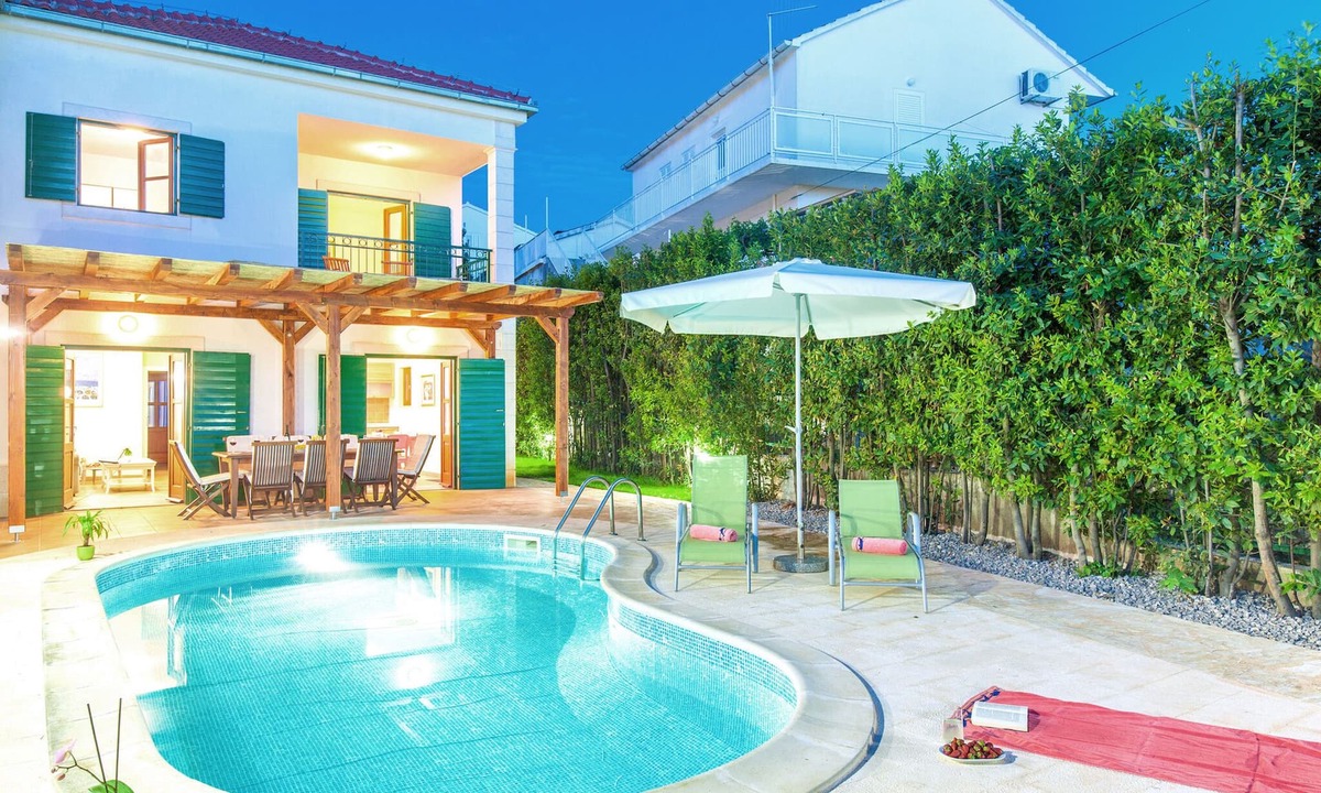 Hvar Villa | Charming villa with spacious rooms and private swimming pool in the lavender island of Hvar