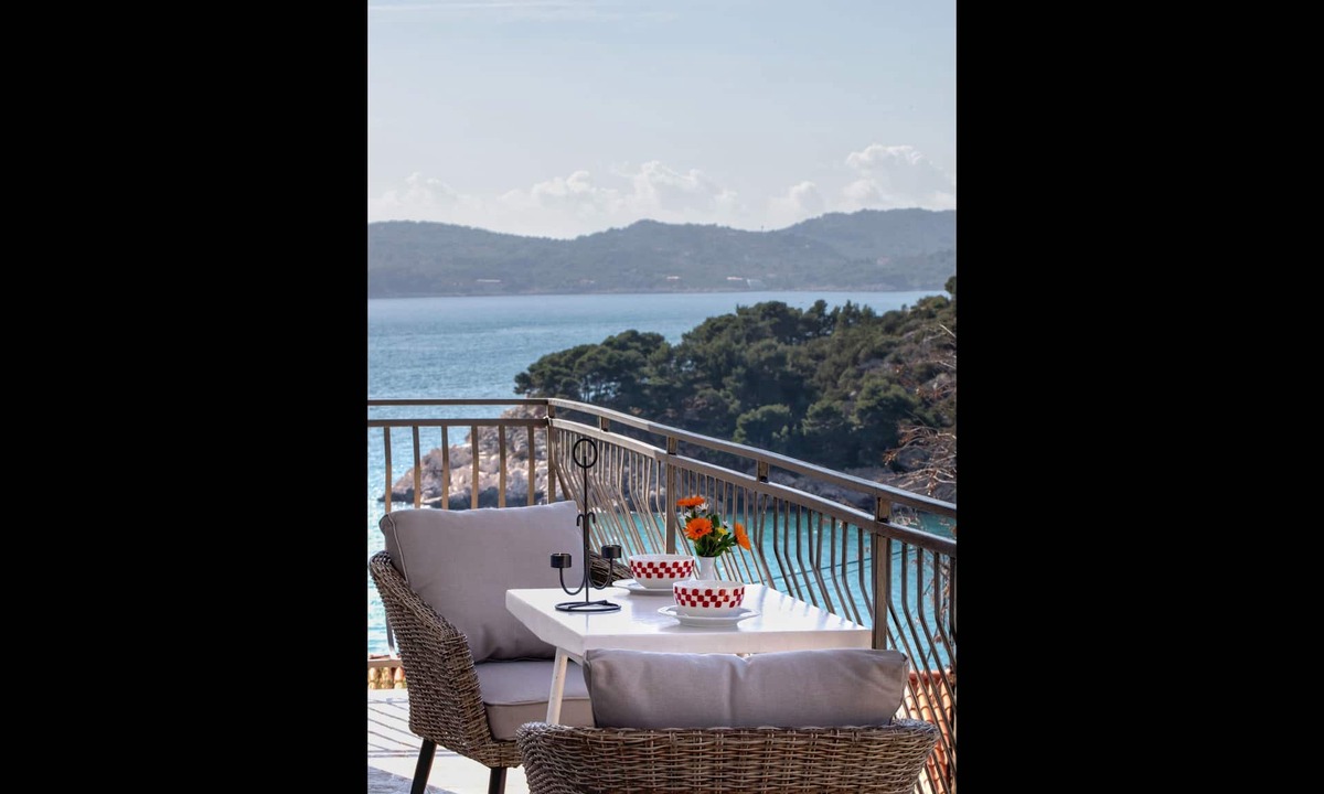Stikovica Apartment | Comfort Seaside Lovely Seaview Apartment with Balcony, Terrace & Priv Parking