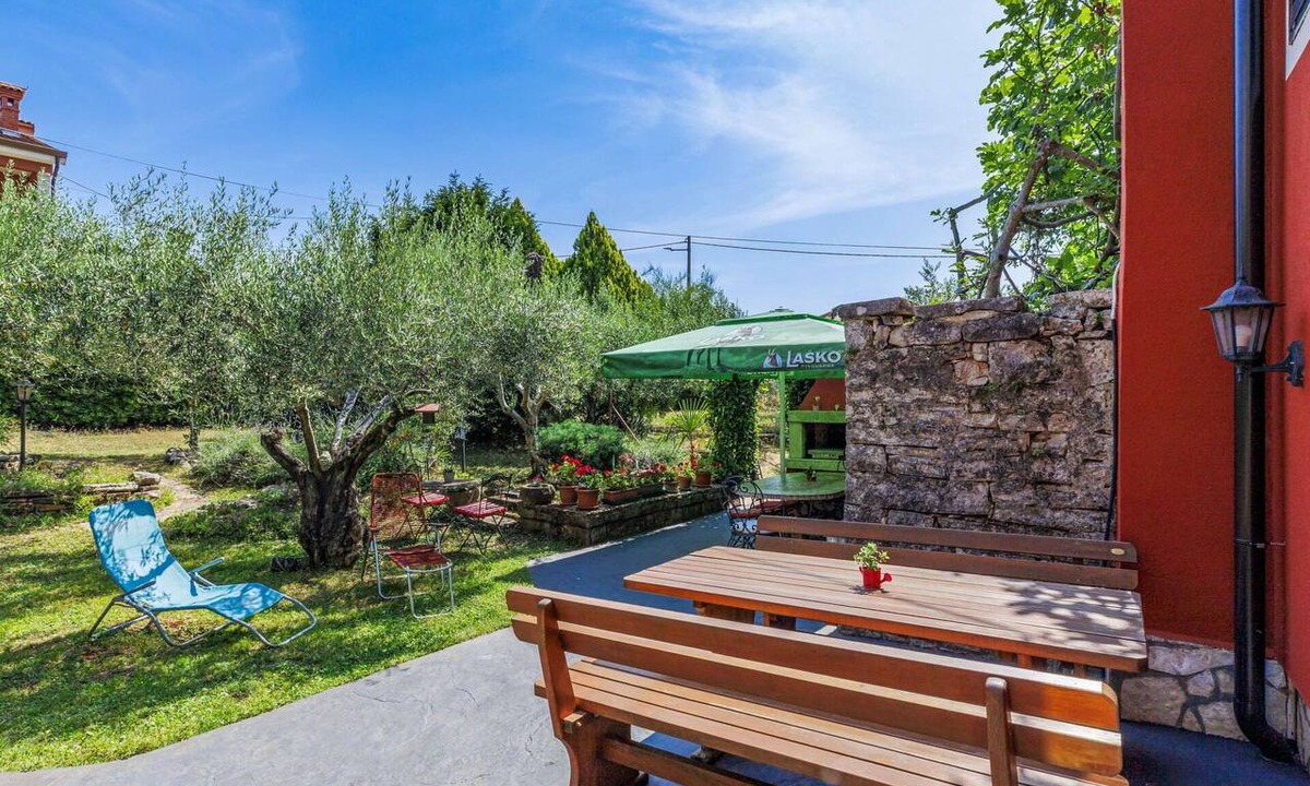 Kastel Apartment | Cosy apartment for 2 guests with A/C, WIFI, TV, terrace and pets allowed