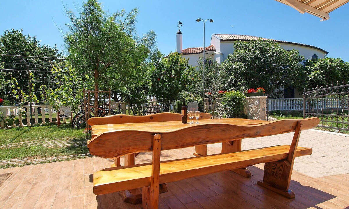 Bibinje Apartment | Cosy apartment for 4 guests with pool, A/C, WIFI, TV and terrace