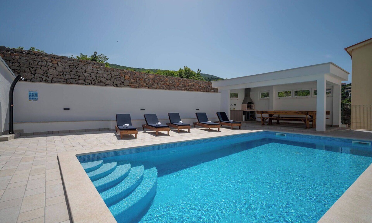Klenovica Apartment | Cosy apartment for 4 guests with pool, A/C, WIFI, TV and terrace