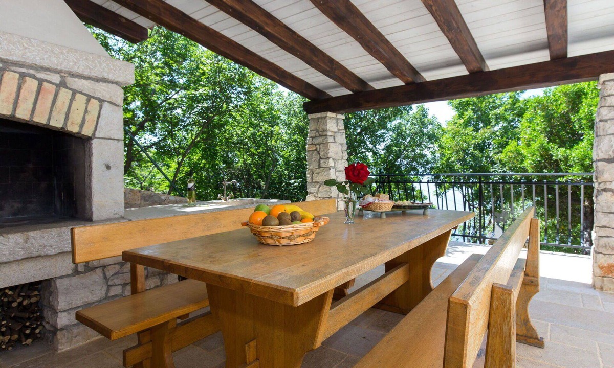 Senj Apartment | Cosy apartment for 4 people with A/C, WIFI, TV, terrace and pets allowed