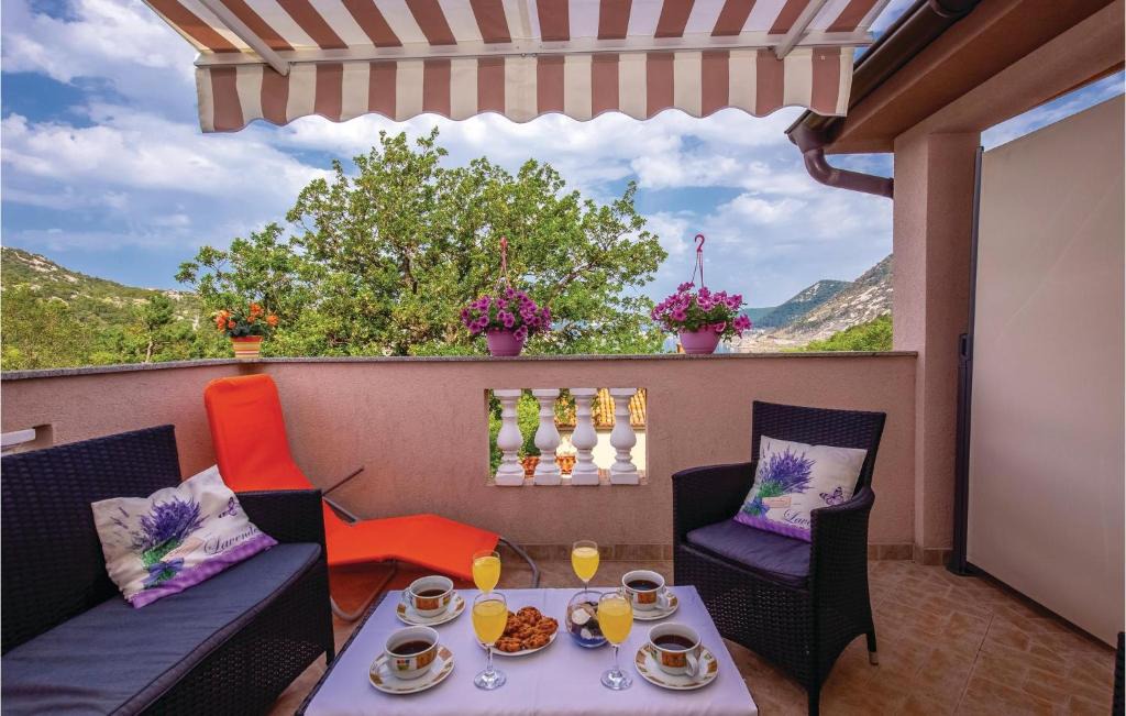 Bakarac Apartment | Cozy Apartment In Bakarac With House Sea View