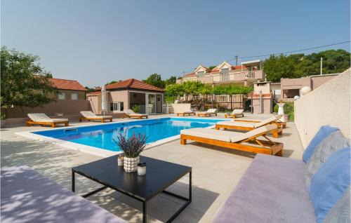 Sinj Apartment | Cozy Apartment In Obrovac Sinjski