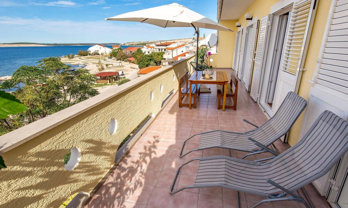 Kustici Apartment | Cozy apartment in Kustici with WiFi