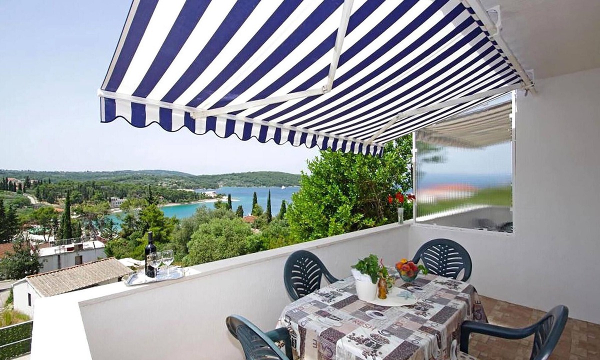 Necujam Apartment | Cozy apartment in Necujam with house sea view