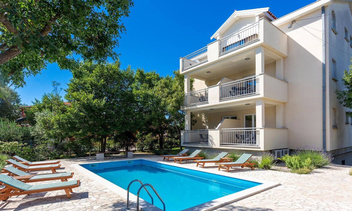 Krk Apartment | Cozy apartment in Pinezici with swimming pool