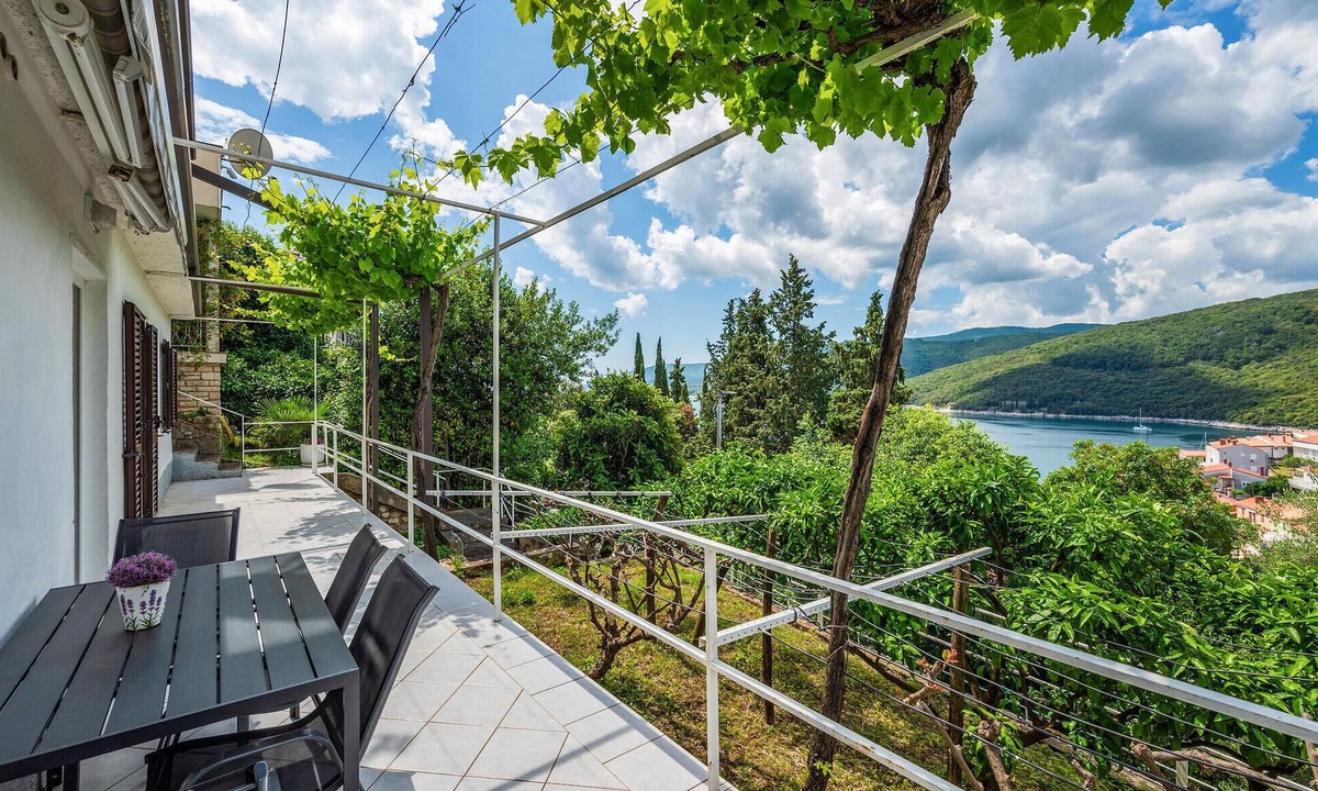 Rabac Apartment | Cozy apartment in Rabac with WiFi