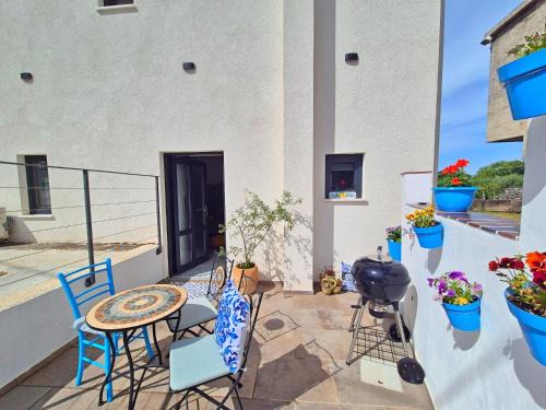Brzac House | Cozy cottage with seaview and parking ideal for small family