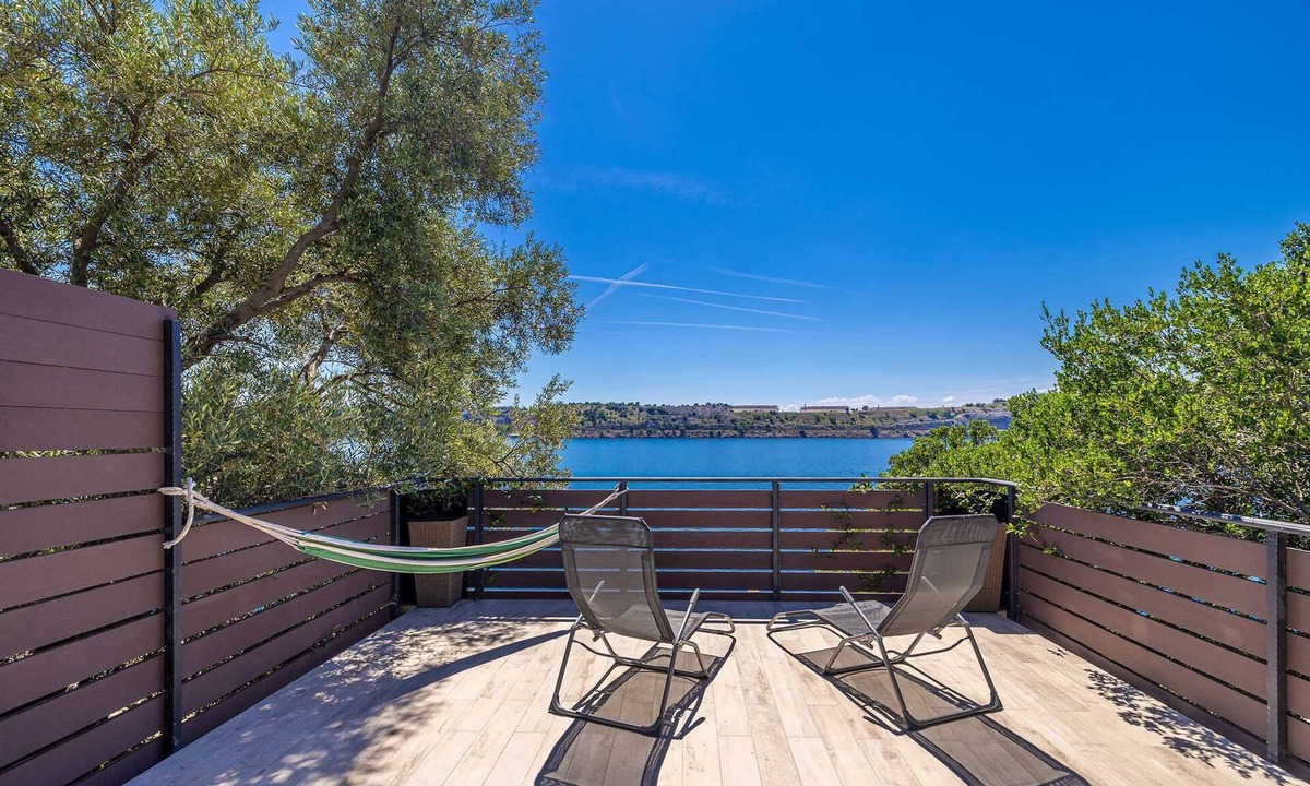 Omisalj House | Cozy holiday home SEAFRONT II