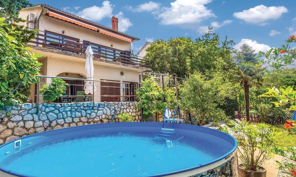 Dramalj House | Cozy home in Dramalj with house sea view
