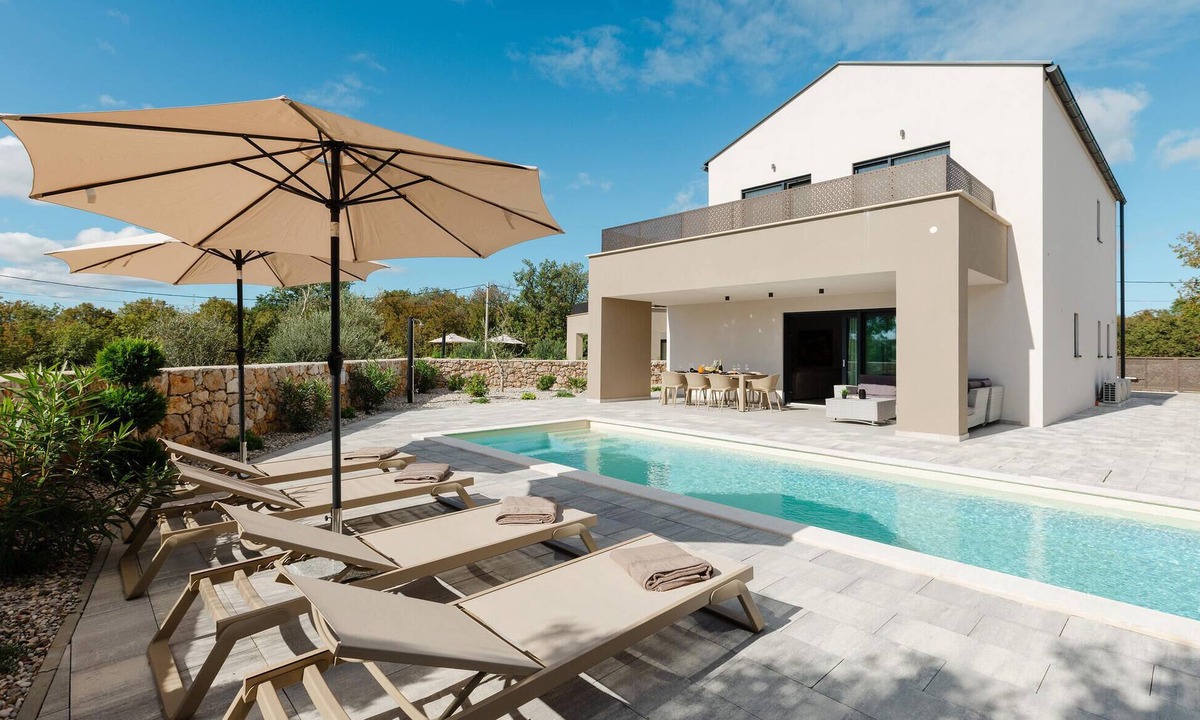 Kras House | Cozy home in Kras with private swimming pool, can be inside or outside